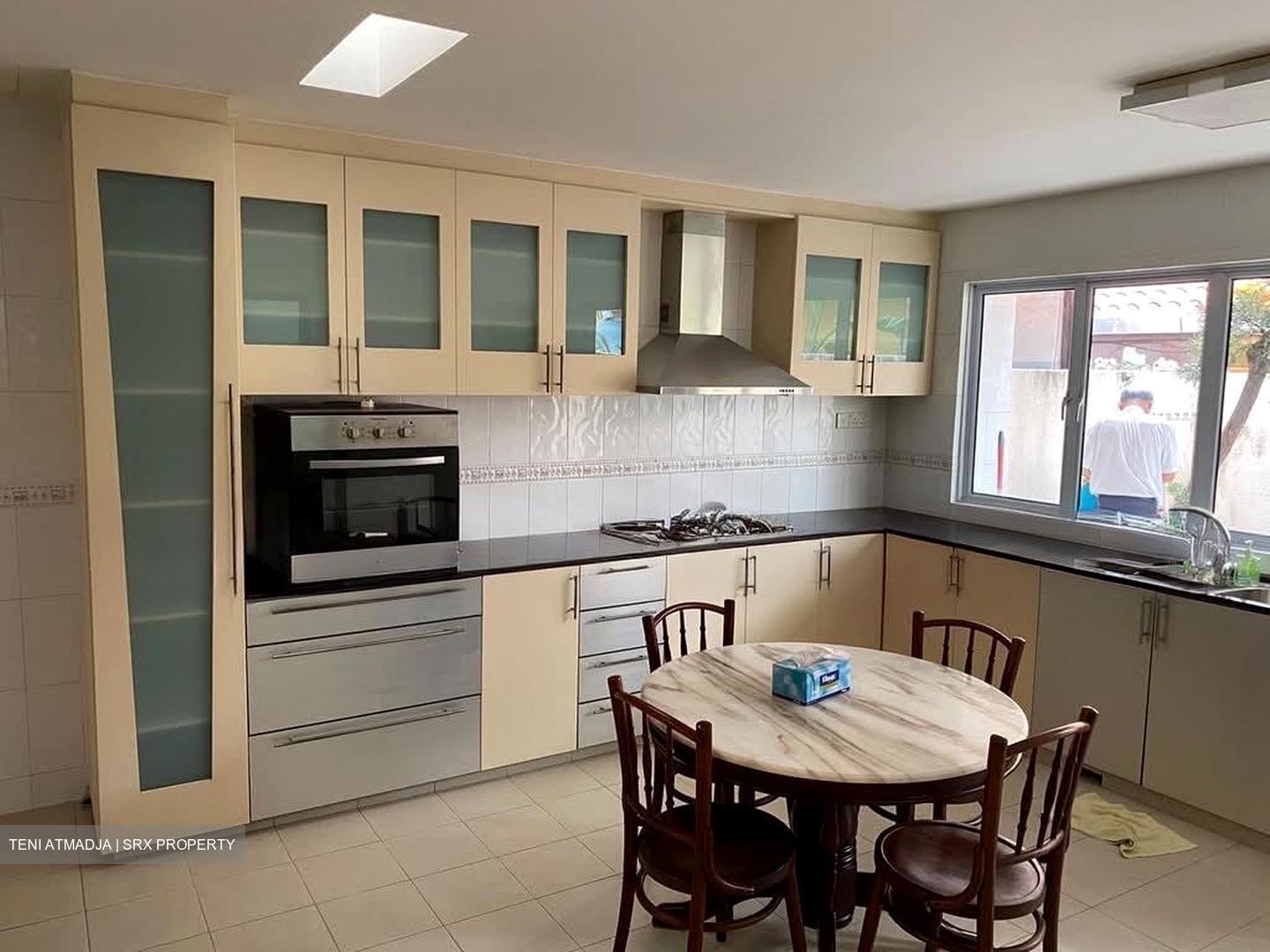Kew Place (D16), Terrace #571136641